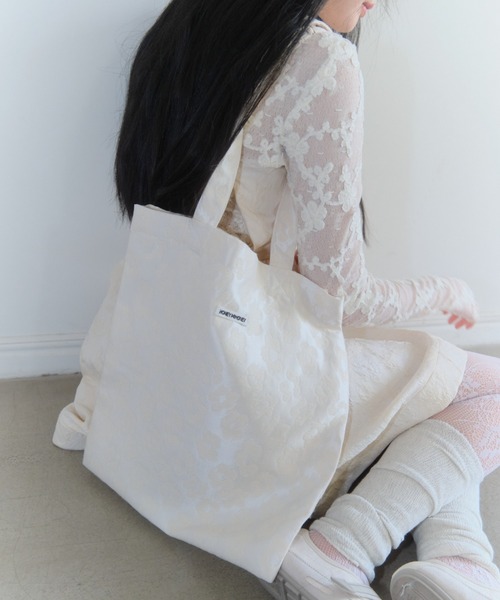 HONEY MI HONEY（ハニーミーハニー）の「flower jacquard tote bag（トートバッグ・レディース・ブラック/オフホワイト・FREE）」の2枚目の写真