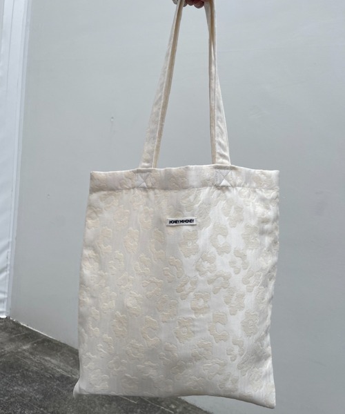 HONEY MI HONEY（ハニーミーハニー）の「flower jacquard tote bag（トートバッグ・レディース・ブラック/オフホワイト・FREE）」の4枚目の写真