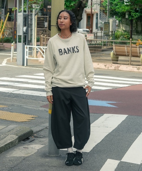 BANKS（バンクス）の「CREW /BANKS JOURNALバンクスジャーナルクルーネックブランドロゴプリントスウェット（スウェット・メンズ・インディゴブルー/ダークブラック/オートミール・LARGE/MEDIUM/X-LARGE）」の19枚目の写真