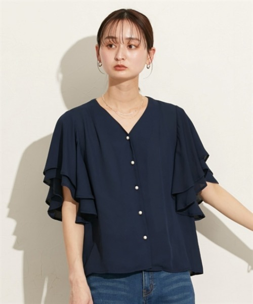 nissen(ニッセン)の「ラッフルスリーブVネック半袖ブラウス(シャツ/ブラウス・レディース・ピンクベージュ/サックスブルー/オフホワイト/ネイビー・M)」の1枚目の写真