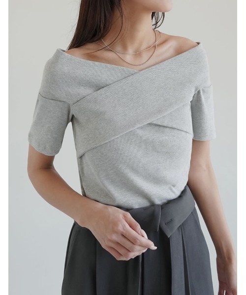 Re:EDIT（リエディ）の「[2025 SUMMER COLLECTION]2WAYリブカットソーオフショルクロスデザイントップス（Tシャツ/カットソー・レディース・ブラック/アイボリー/グレー/オレンジ/ブラウン・MEDIUM/LARGE）」の3枚目の写真