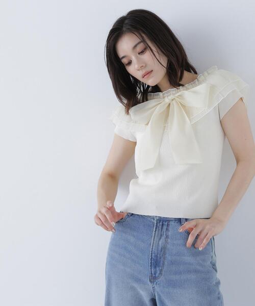 NATURAL BEAUTY BASIC(ナチュラルビューティーベーシック)の「◇オフショルフリルリボンニット(ニット/セーター・レディース・オフホワイト/ブラック/グレー系その他・FREE)」の2枚目の写真