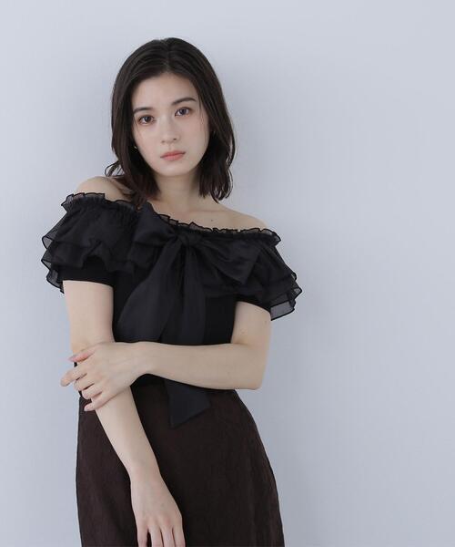 NATURAL BEAUTY BASIC(ナチュラルビューティーベーシック)の「◇オフショルフリルリボンニット(ニット/セーター・レディース・オフホワイト/ブラック/グレー系その他・FREE)」の1枚目の写真