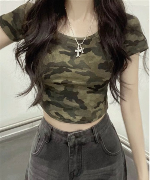 迷彩柄クロップド丈Tシャツカットソー（Tシャツ/カットソー）｜COMON＋