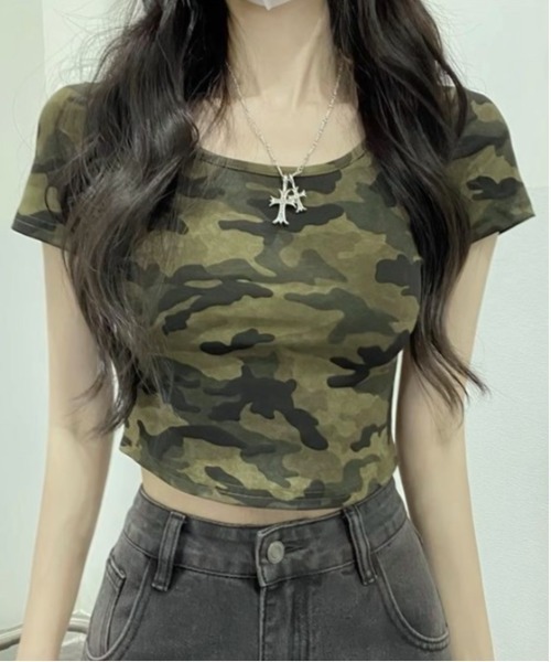 迷彩柄クロップド丈Tシャツカットソー（Tシャツ/カットソー）｜COMON＋