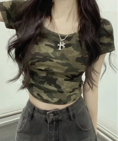 迷彩柄クロップド丈Tシャツカットソー（Tシャツ/カットソー）｜COMON＋
