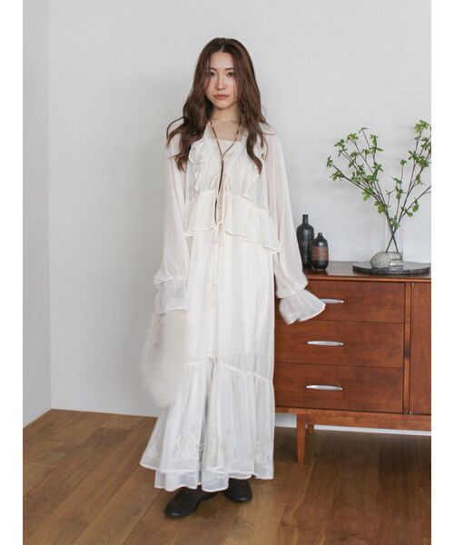Ungrid(アングリッド)の「フリルデザインエンブロイダリーワンピース(ワンピース・レディース・グリーン/その他1/オフホワイト・FREE)」の2枚目の写真