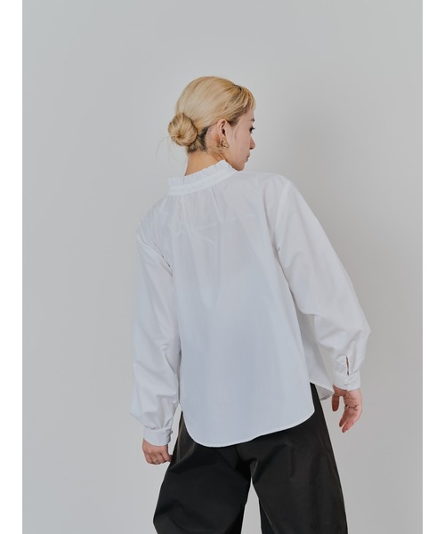DOLLUPOOPS（ドールアップウップス）の「フェイクパールボタンフロントフリルブラウス（シャツ/ブラウス・レディース・オフホワイト/サックスブルー/ブラック・38）」の14枚目の写真