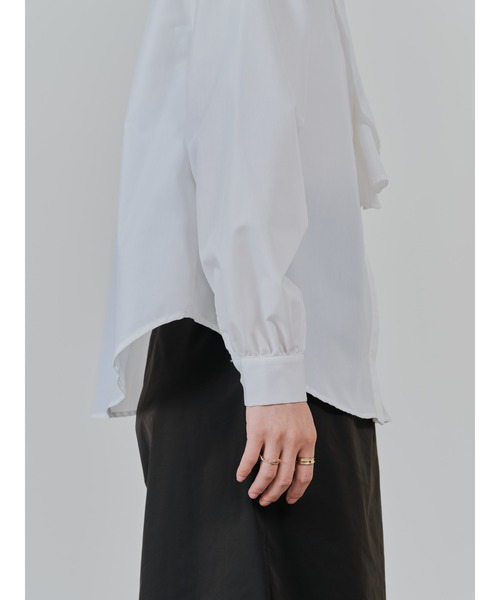 DOLLUPOOPS（ドールアップウップス）の「フェイクパールボタンフロントフリルブラウス（シャツ/ブラウス・レディース・オフホワイト/サックスブルー/ブラック・38）」の16枚目の写真