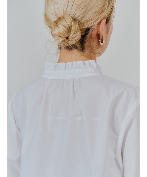DOLLUPOOPS（ドールアップウップス）の「フェイクパールボタンフロントフリルブラウス（シャツ/ブラウス・レディース・オフホワイト/サックスブルー/ブラック・38）」の17枚目の写真
