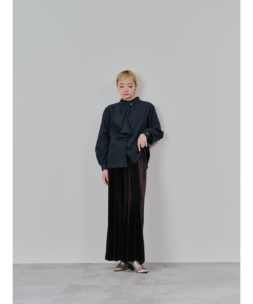 DOLLUPOOPS（ドールアップウップス）の「フェイクパールボタンフロントフリルブラウス（シャツ/ブラウス・レディース・オフホワイト/サックスブルー/ブラック・38）」の10枚目の写真