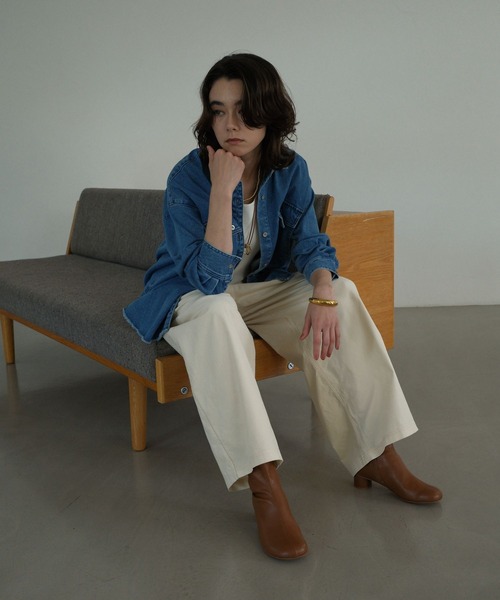 Elura（エルーラ）の「大人デニムシャツ/579977（シャツ/ブラウス・レディース・ブルー/ブラック/ライトブルー・FREE）」の6枚目の写真