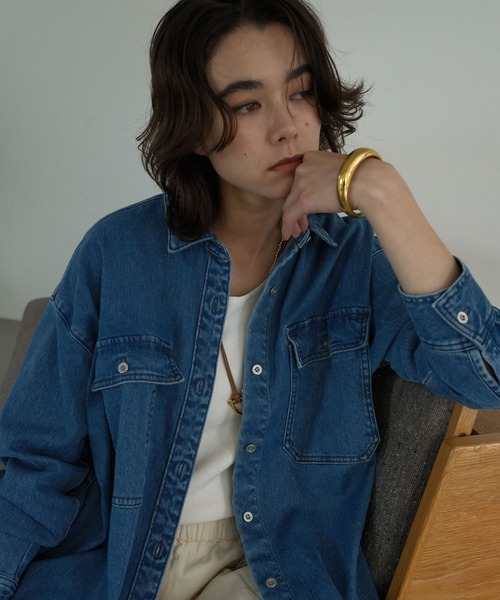 Elura（エルーラ）の「大人デニムシャツ/579977（シャツ/ブラウス・レディース・ブルー/ブラック/ライトブルー・FREE）」の7枚目の写真