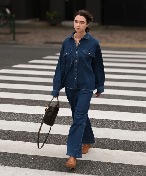 Elura（エルーラ）の「大人デニムシャツ/579977（シャツ/ブラウス・レディース・ブルー/ブラック/ライトブルー・FREE）」の8枚目の写真