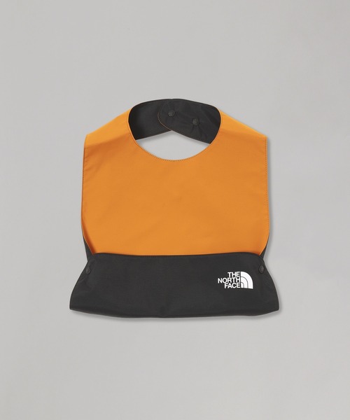 THE NORTH FACE（ザノースフェイス）の「THE NORTH FACE Baby Compact Yummy Bib NNB22512（スタイ/よだれかけ・キッズ・カーキ/オレンジ/オフホワイト・FREE）」の3枚目の写真