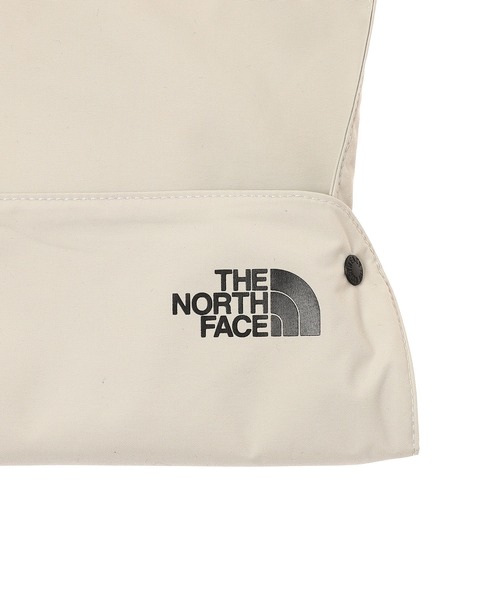 THE NORTH FACE（ザノースフェイス）の「THE NORTH FACE Baby Compact Yummy Bib NNB22512（スタイ/よだれかけ・キッズ・カーキ/オレンジ/オフホワイト・FREE）」の9枚目の写真