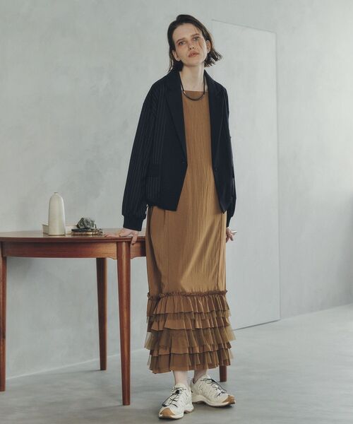 Editt by YECCA VECCA(エディットバイイェッカヴェッカ)の「ラッフルキャミワンピース(ワンピース・レディース・ブラック/キャメル・FREE)」の5枚目の写真