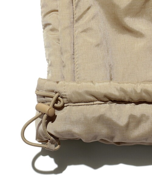 BEAMS PLUS（ビームスプラス）の「パフィー ベスト（ダウンベスト・メンズ・ベージュ/サックスブルー・XL/L/M/S）」の8枚目の写真