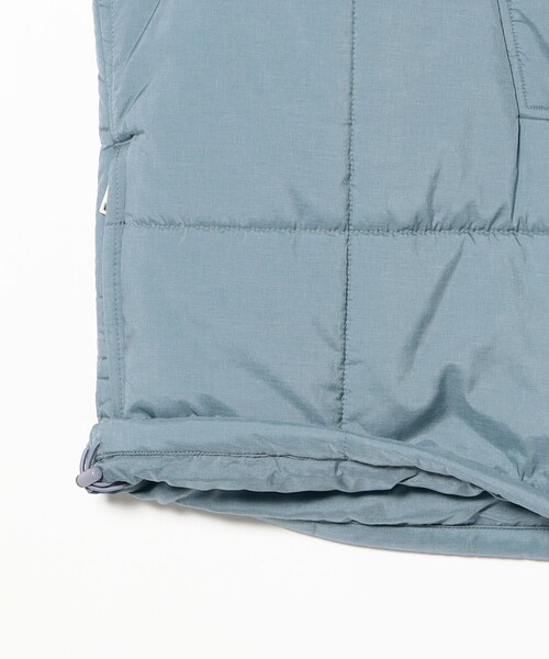 BEAMS PLUS（ビームスプラス）の「パフィー ベスト（ダウンベスト・メンズ・ベージュ/サックスブルー・XL/L/M/S）」の21枚目の写真