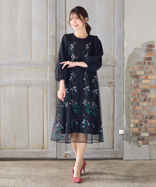 Rose Tiara(ローズティアラ)の「【ゆったりシルエット】チュール刺繍ワンピース(ワンピース・レディース・ブラック/キャメル・38/42/46)」の6枚目の写真