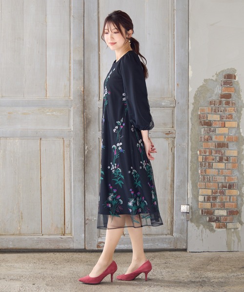 Rose Tiara(ローズティアラ)の「【ゆったりシルエット】チュール刺繍ワンピース(ワンピース・レディース・ブラック/キャメル・38/42/46)」の7枚目の写真