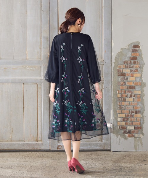 Rose Tiara(ローズティアラ)の「【ゆったりシルエット】チュール刺繍ワンピース(ワンピース・レディース・ブラック/キャメル・38/42/46)」の9枚目の写真