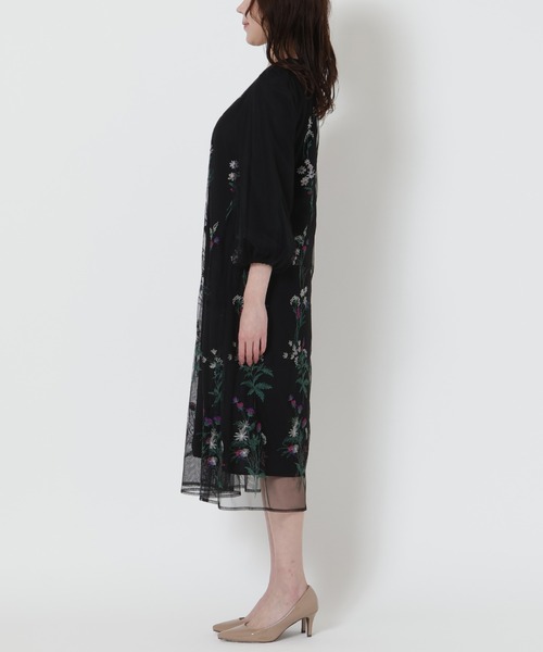 Rose Tiara(ローズティアラ)の「【ゆったりシルエット】チュール刺繍ワンピース(ワンピース・レディース・ブラック/キャメル・38/42/46)」の11枚目の写真