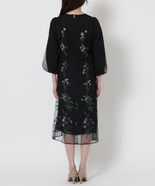 Rose Tiara(ローズティアラ)の「【ゆったりシルエット】チュール刺繍ワンピース(ワンピース・レディース・ブラック/キャメル・38/42/46)」の12枚目の写真