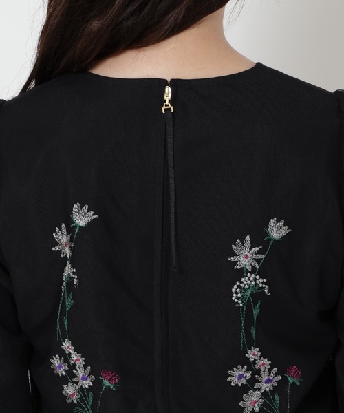 Rose Tiara(ローズティアラ)の「【ゆったりシルエット】チュール刺繍ワンピース(ワンピース・レディース・ブラック/キャメル・38/42/46)」の16枚目の写真