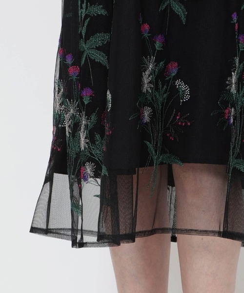 Rose Tiara(ローズティアラ)の「【ゆったりシルエット】チュール刺繍ワンピース(ワンピース・レディース・ブラック/キャメル・38/42/46)」の17枚目の写真