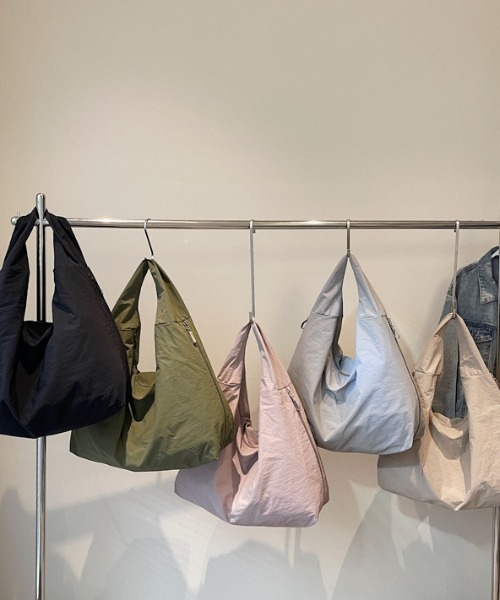 SHIBUYA Zy.(シブヤジー)の「MOOD FOLD TOTEふんわりトートバッグ(ショルダーバッグ・メンズ・ライトピンク/カーキ/ブラック/ベージュ/ライトグレー・FREE)」の8枚目の写真