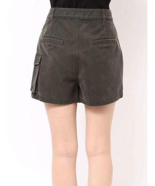 MURUA（ムルーア）の「【セットアップ対応】ワンサイドスリットカーゴショートパンツ（その他パンツ・レディース・ブラック/ブラウン・2/1）」の16枚目の写真