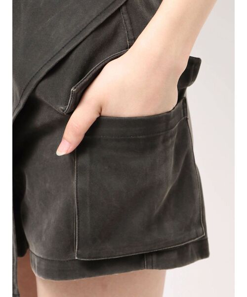 MURUA（ムルーア）の「【セットアップ対応】ワンサイドスリットカーゴショートパンツ（その他パンツ・レディース・ブラック/ブラウン・2/1）」の4枚目の写真