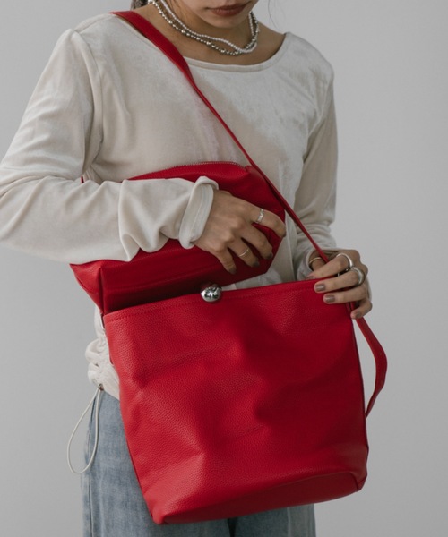 DRWCYS（ドロシーズ）の「ワンハンドルバケツ型バック（ショルダーバッグ・レディース・ブラック/レッド・FREE）」の3枚目の写真