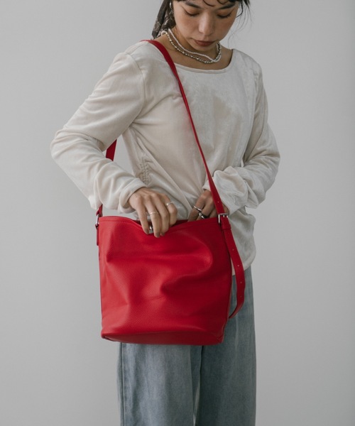 DRWCYS（ドロシーズ）の「ワンハンドルバケツ型バック（ショルダーバッグ・レディース・ブラック/レッド・FREE）」の13枚目の写真
