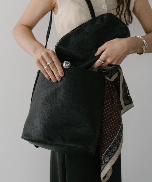 DRWCYS（ドロシーズ）の「ワンハンドルバケツ型バック（ショルダーバッグ・レディース・ブラック/レッド・FREE）」の7枚目の写真