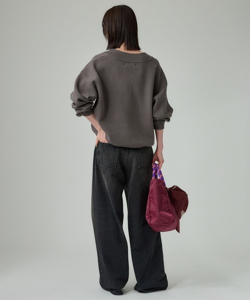 jj mercer（ジェイジェイマーサー）の「【J.J. Mercer】＜別注＞ロゴVネックプルオーバー（スウェット・レディース・チャコール/ベージュ・フリー）」の22枚目の写真