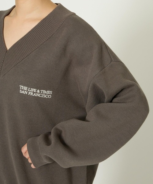 jj mercer（ジェイジェイマーサー）の「【J.J. Mercer】＜別注＞ロゴVネックプルオーバー（スウェット・レディース・チャコール/ベージュ・フリー）」の10枚目の写真