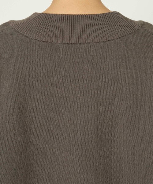 jj mercer（ジェイジェイマーサー）の「【J.J. Mercer】＜別注＞ロゴVネックプルオーバー（スウェット・レディース・チャコール/ベージュ・フリー）」の9枚目の写真