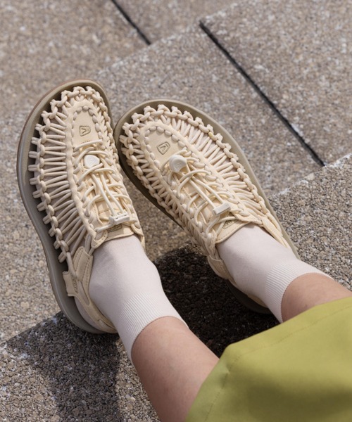 KEEN（キーン）の「UNEEK / ユニーク/ レディース スニーカーサンダル（スニーカー・レディース・ホワイト系その他・22.5cm/27cm/26cm/24.5cm/23.5cm/23cm/25.5cm/24cm/25cm）」の9枚目の写真