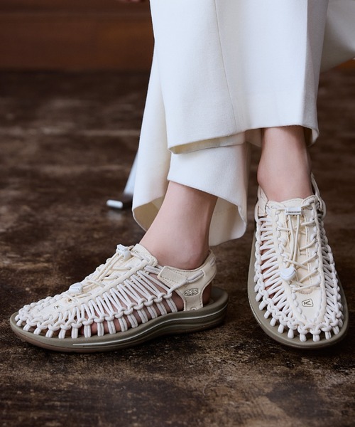 KEEN（キーン）の「UNEEK / ユニーク/ レディース スニーカーサンダル（スニーカー・レディース・ホワイト系その他・22.5cm/27cm/26cm/24.5cm/23.5cm/23cm/25.5cm/24cm/25cm）」の7枚目の写真