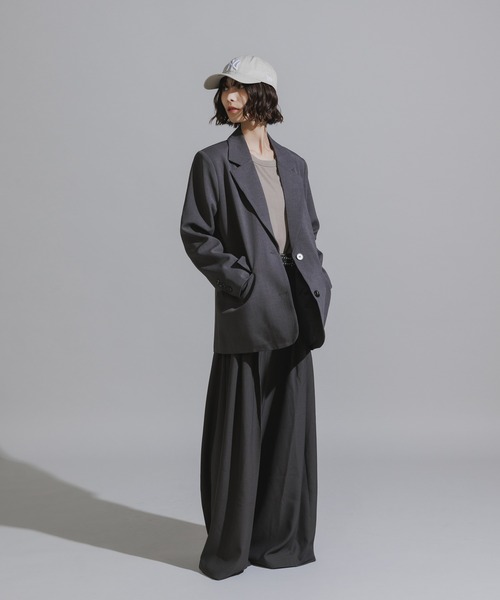 AO2(アオズ)の「Three-Tuck Studded Belt Baggy Slacks / スリータック スタッズベルト付き バギースラックス(スラックス・レディース・ブラック/ブラウン/グレー・FREE)」の3枚目の写真