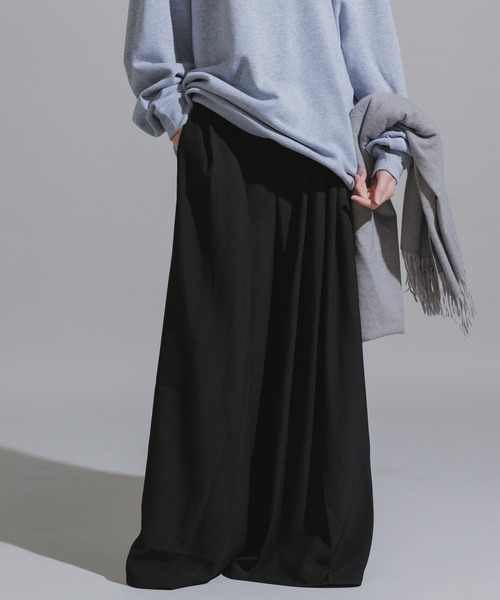 AO2(アオズ)の「Three-Tuck Studded Belt Baggy Slacks / スリータック スタッズベルト付き バギースラックス(スラックス・レディース・ブラック/ブラウン/グレー・FREE)」の8枚目の写真