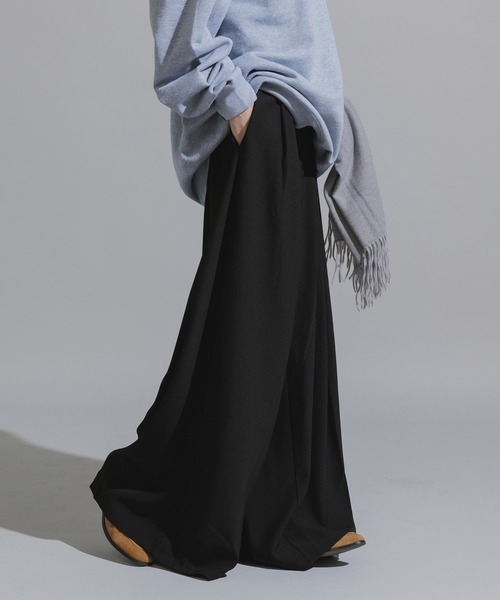 AO2(アオズ)の「Three-Tuck Studded Belt Baggy Slacks / スリータック スタッズベルト付き バギースラックス(スラックス・レディース・ブラック/ブラウン/グレー・FREE)」の21枚目の写真