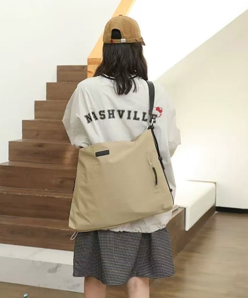 NuNuNa(ヌヌナ)の「【NuNuNa】2WAYベルトデザイン ビックサイズ ショルダーバッグ(ショルダーバッグ・レディース・アイボリー/ブラック・FREE)」の6枚目の写真