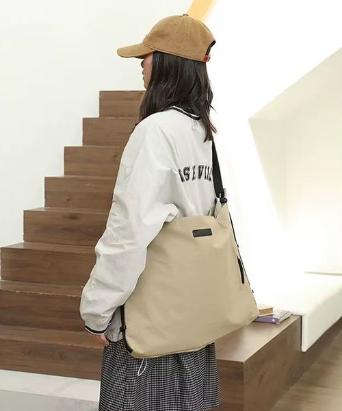 NuNuNa(ヌヌナ)の「【NuNuNa】2WAYベルトデザイン ビックサイズ ショルダーバッグ(ショルダーバッグ・レディース・アイボリー/ブラック・FREE)」の7枚目の写真