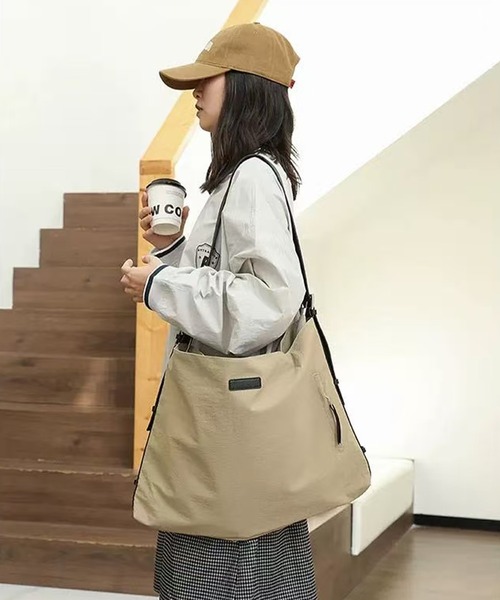 NuNuNa(ヌヌナ)の「【NuNuNa】2WAYベルトデザイン ビックサイズ ショルダーバッグ(ショルダーバッグ・レディース・アイボリー/ブラック・FREE)」の8枚目の写真
