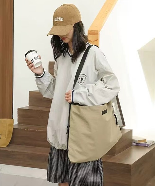 NuNuNa(ヌヌナ)の「【NuNuNa】2WAYベルトデザイン ビックサイズ ショルダーバッグ(ショルダーバッグ・レディース・アイボリー/ブラック・FREE)」の11枚目の写真