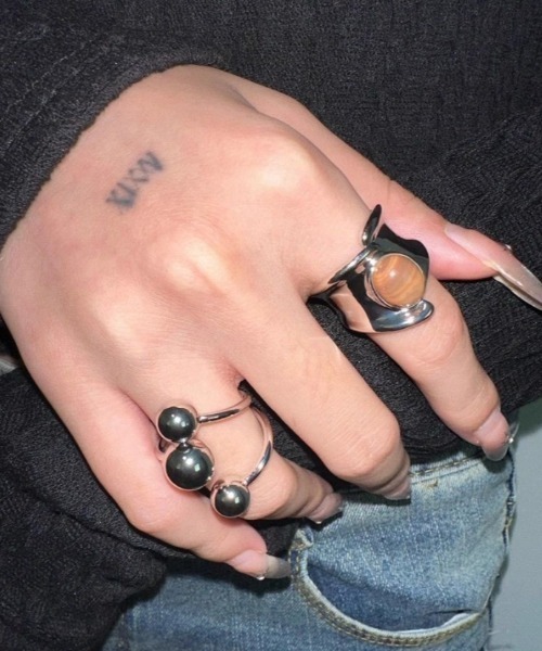 Vipoa（ヴィポア）の「niche design ring（リング・レディース・シルバー・FREE）」の2枚目の写真