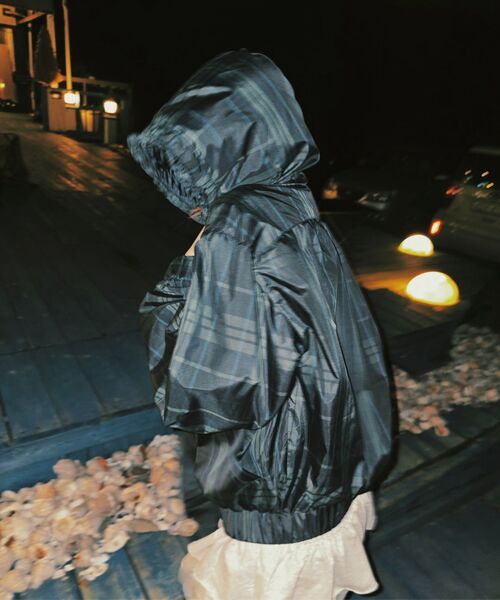 RONRON(ロンロン)の「PENDANT FRILL HOODIE WIND JUMPER NAVY CHECK(ナイロンジャケット・レディース・その他・FREE)」の7枚目の写真